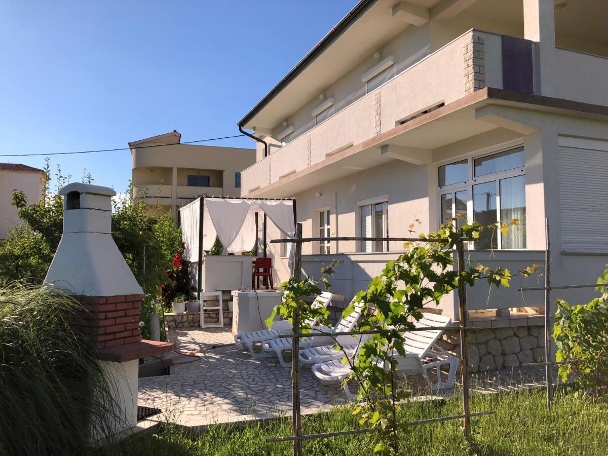 Apartments Mikelic Kampor Εξωτερικό φωτογραφία