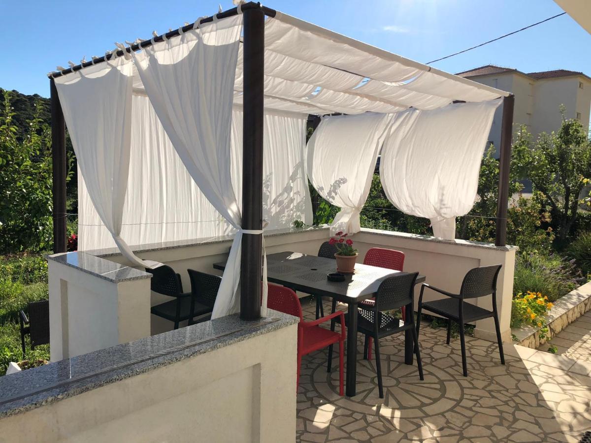 Apartments Mikelic Kampor Εξωτερικό φωτογραφία