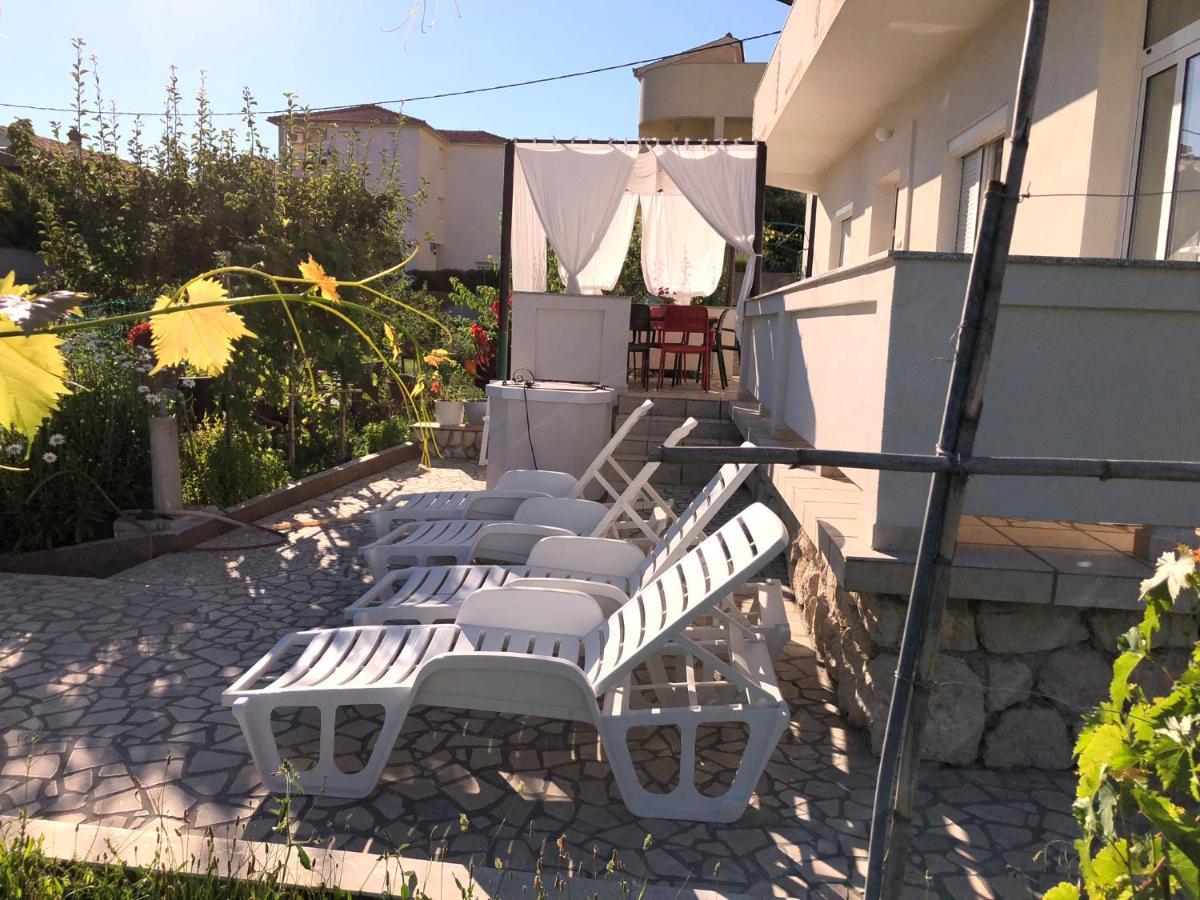 Apartments Mikelic Kampor Εξωτερικό φωτογραφία