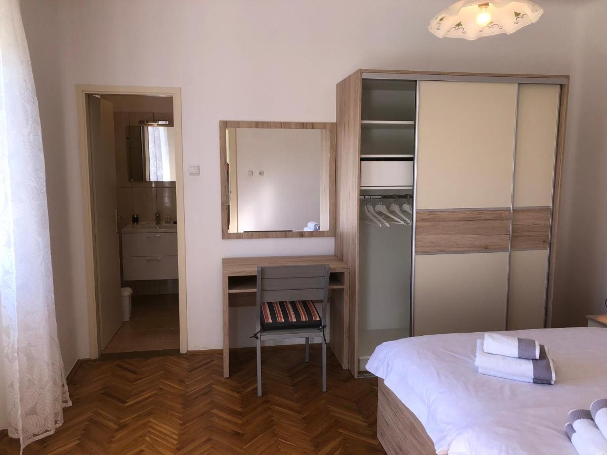 Apartments Mikelic Kampor Εξωτερικό φωτογραφία