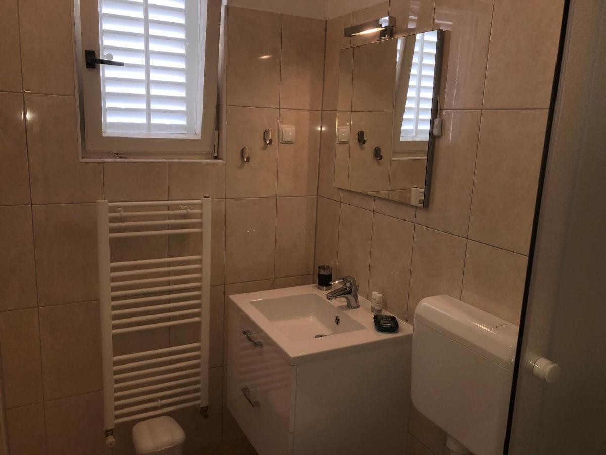 Apartments Mikelic Kampor Εξωτερικό φωτογραφία