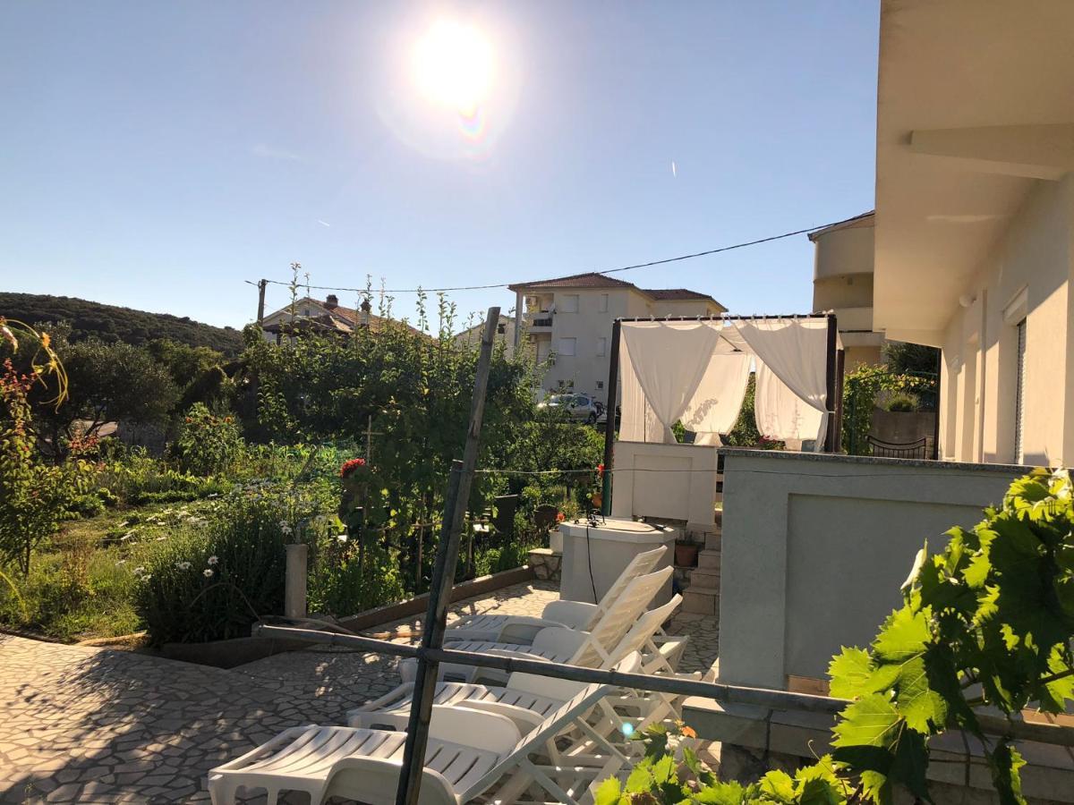 Apartments Mikelic Kampor Εξωτερικό φωτογραφία