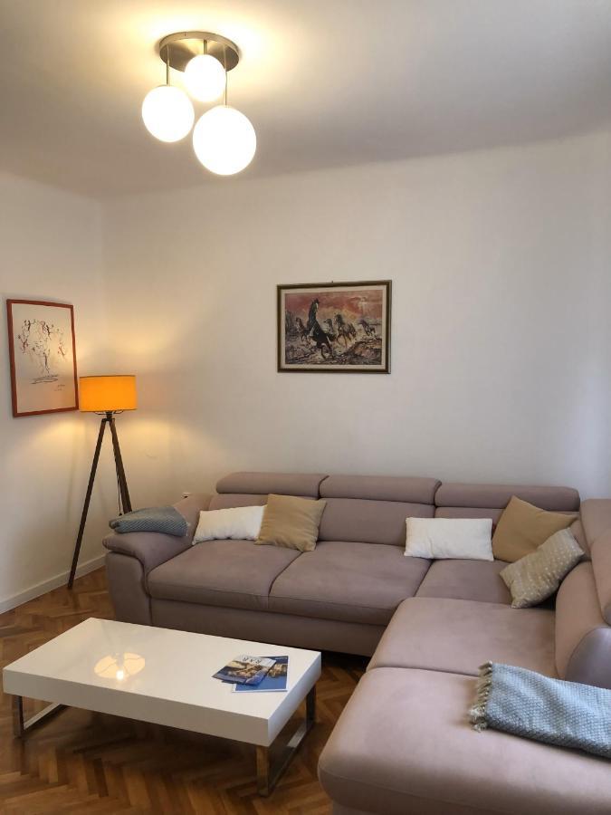 Apartments Mikelic Kampor Εξωτερικό φωτογραφία